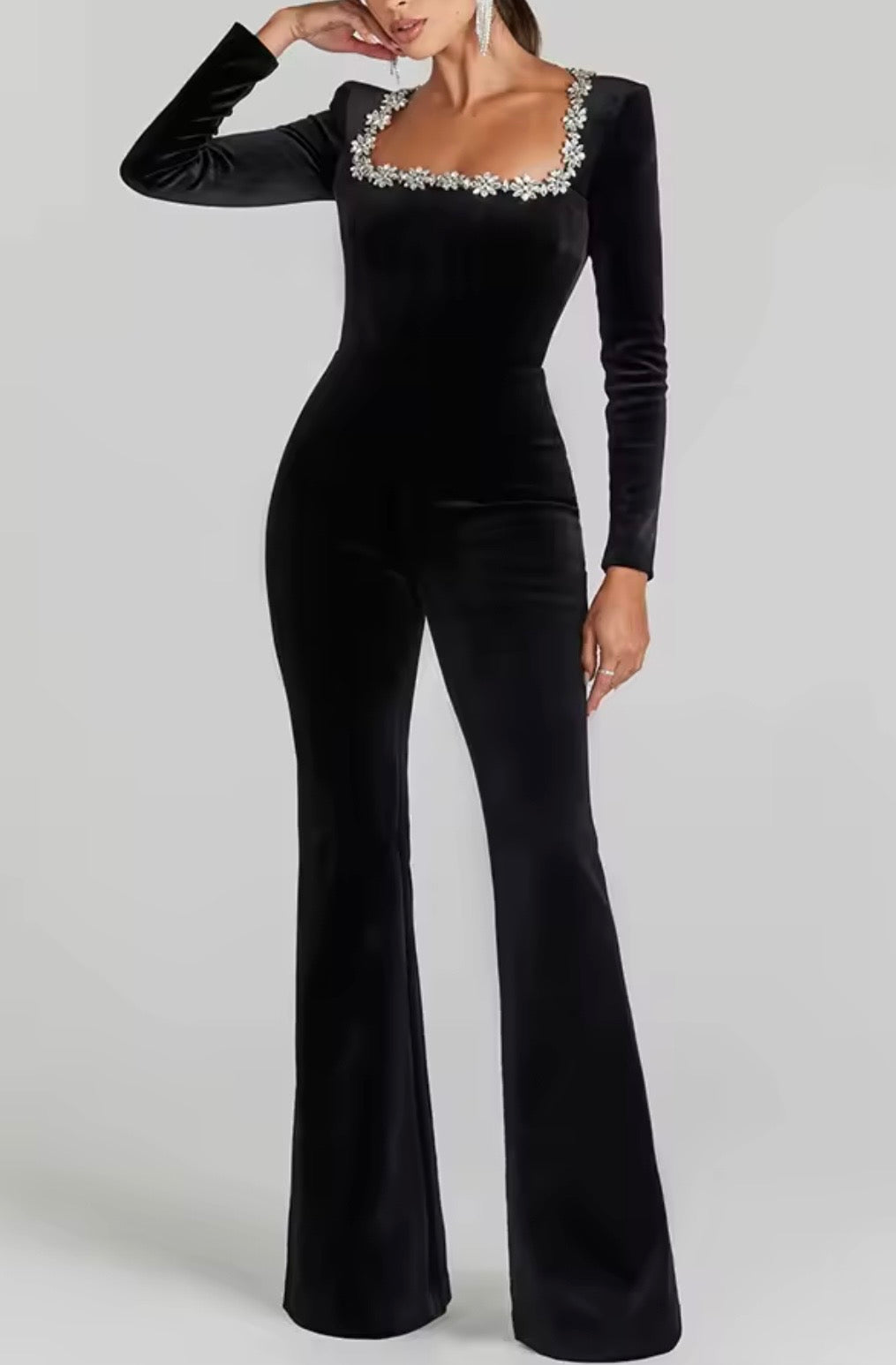 Combinaison femme élégante – Velours brillant, taille haute et jambes cloche